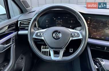 Внедорожник / Кроссовер Volkswagen Touareg 2018 в 