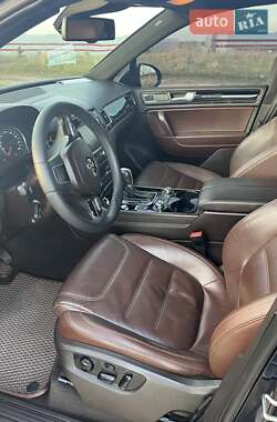 Внедорожник / Кроссовер Volkswagen Touareg 2012 в 