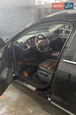 Позашляховик / Кросовер Volkswagen Touareg 2011 в 