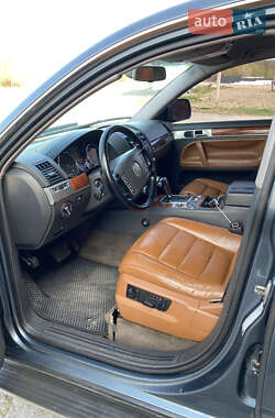 Позашляховик / Кросовер Volkswagen Touareg 2004 в 