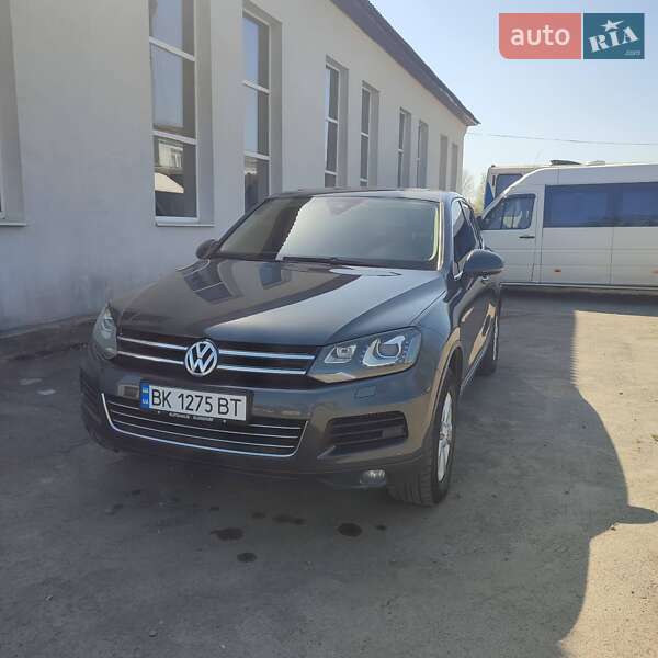 Внедорожник / Кроссовер Volkswagen Touareg 2011 в 