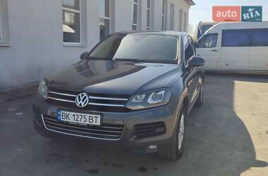 Внедорожник / Кроссовер Volkswagen Touareg 2011 в 