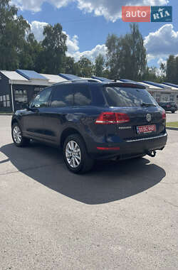 Позашляховик / Кросовер Volkswagen Touareg 2011 в 