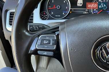 Внедорожник / Кроссовер Volkswagen Touareg 2016 в 
