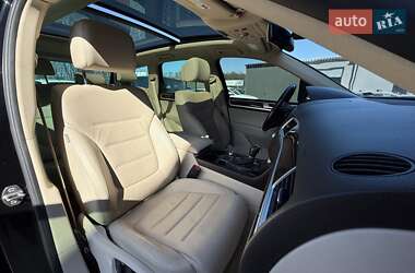 Внедорожник / Кроссовер Volkswagen Touareg 2016 в 