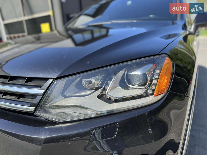 Внедорожник / Кроссовер Volkswagen Touareg 2014 в Киеве