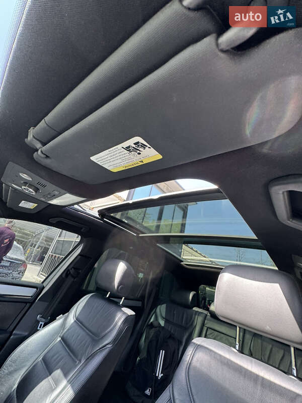 Внедорожник / Кроссовер Volkswagen Touareg 2014 в Киеве