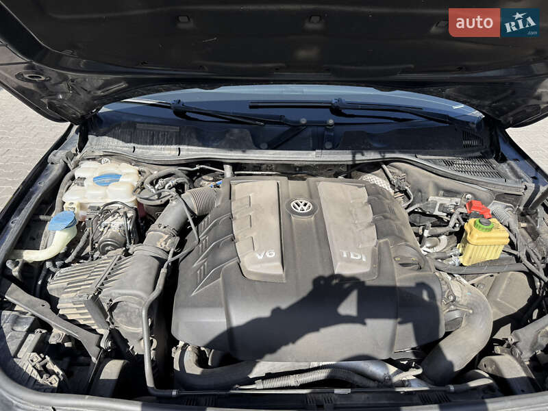 Внедорожник / Кроссовер Volkswagen Touareg 2014 в Киеве