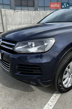 Внедорожник / Кроссовер Volkswagen Touareg 2012 в 