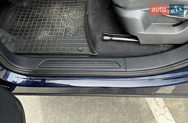 Внедорожник / Кроссовер Volkswagen Touareg 2012 в 