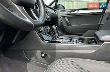 Внедорожник / Кроссовер Volkswagen Touareg 2012 в 