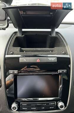 Внедорожник / Кроссовер Volkswagen Touareg 2012 в 