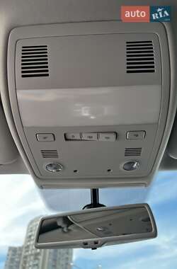 Внедорожник / Кроссовер Volkswagen Touareg 2012 в 