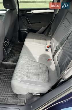 Внедорожник / Кроссовер Volkswagen Touareg 2012 в 