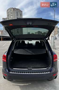 Внедорожник / Кроссовер Volkswagen Touareg 2012 в 