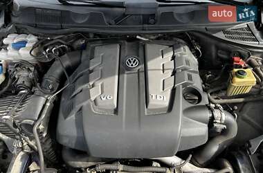 Внедорожник / Кроссовер Volkswagen Touareg 2012 в 