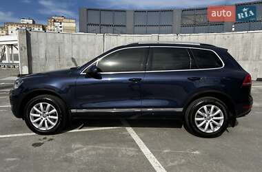 Внедорожник / Кроссовер Volkswagen Touareg 2012 в 