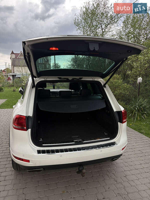 Позашляховик / Кросовер Volkswagen Touareg 2011 в Львові