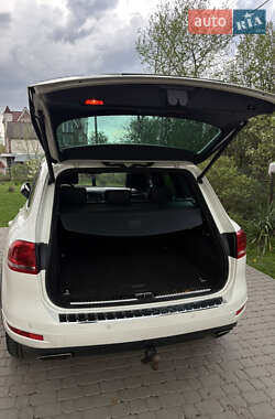 Внедорожник / Кроссовер Volkswagen Touareg 2011 в 