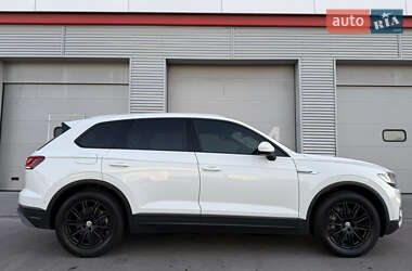 Позашляховик / Кросовер Volkswagen Touareg 2019 в 