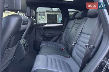 Внедорожник / Кроссовер Volkswagen Touareg 2015 в 