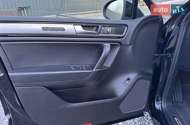Внедорожник / Кроссовер Volkswagen Touareg 2015 в 