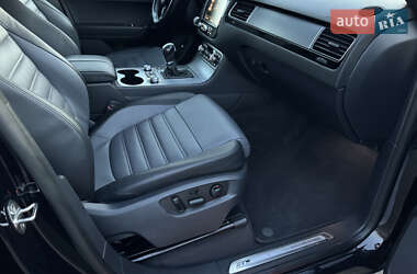 Внедорожник / Кроссовер Volkswagen Touareg 2015 в 