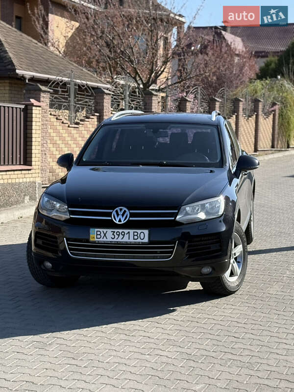 Позашляховик / Кросовер Volkswagen Touareg 2012 в 