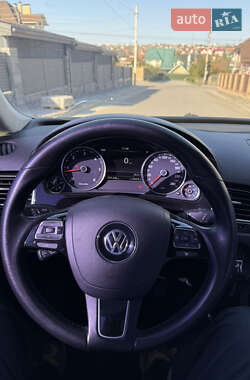 Позашляховик / Кросовер Volkswagen Touareg 2012 в 
