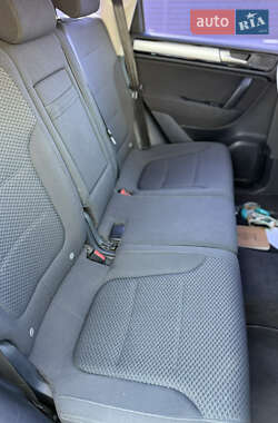 Позашляховик / Кросовер Volkswagen Touareg 2012 в 
