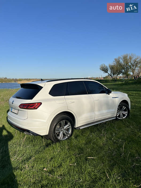 Позашляховик / Кросовер Volkswagen Touareg 2019 в Первомайську