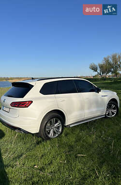 Внедорожник / Кроссовер Volkswagen Touareg 2019 в 