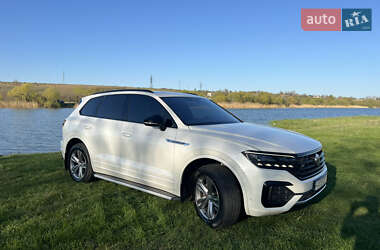 Внедорожник / Кроссовер Volkswagen Touareg 2019 в 