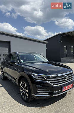 Внедорожник / Кроссовер Volkswagen Touareg 2019 в 