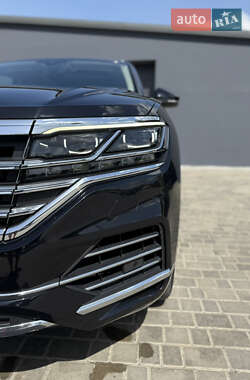 Внедорожник / Кроссовер Volkswagen Touareg 2019 в 
