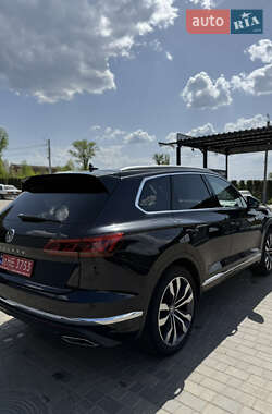 Внедорожник / Кроссовер Volkswagen Touareg 2019 в 
