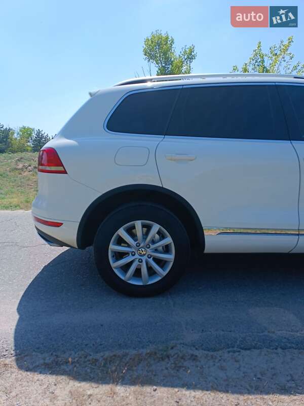 Внедорожник / Кроссовер Volkswagen Touareg 2011 в Днепре
