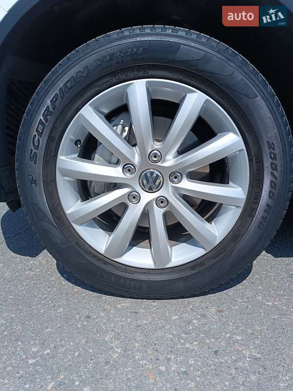 Внедорожник / Кроссовер Volkswagen Touareg 2011 в Днепре