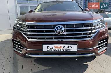 Внедорожник / Кроссовер Volkswagen Touareg 2019 в 