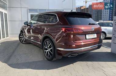 Внедорожник / Кроссовер Volkswagen Touareg 2019 в 