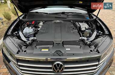 Позашляховик / Кросовер Volkswagen Touareg 2021 в 