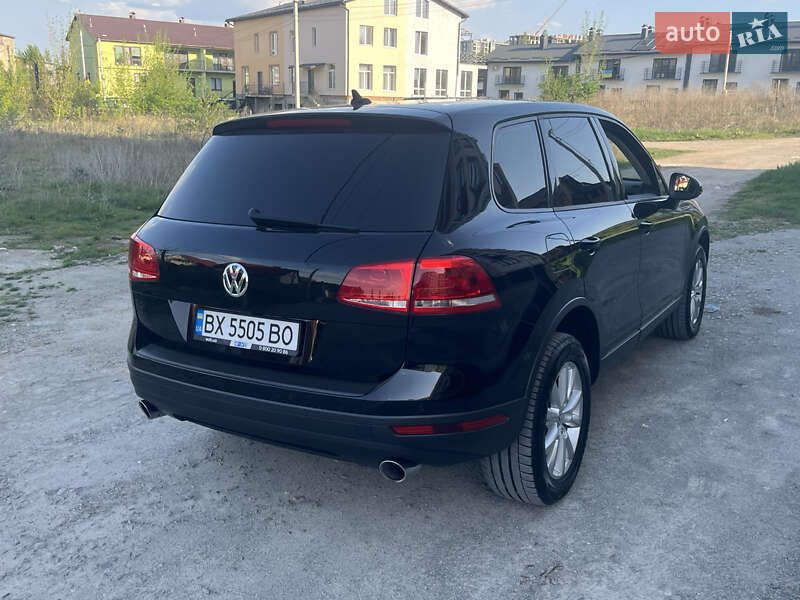 Внедорожник / Кроссовер Volkswagen Touareg 2015 в Каменец-Подольском