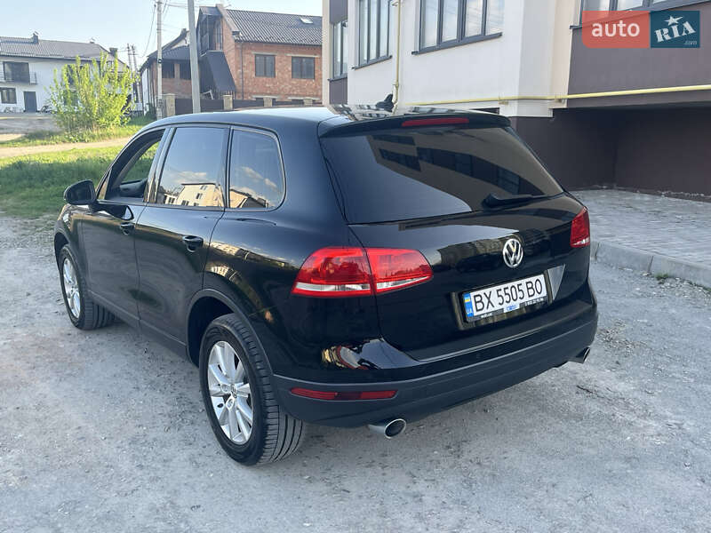 Внедорожник / Кроссовер Volkswagen Touareg 2015 в Каменец-Подольском