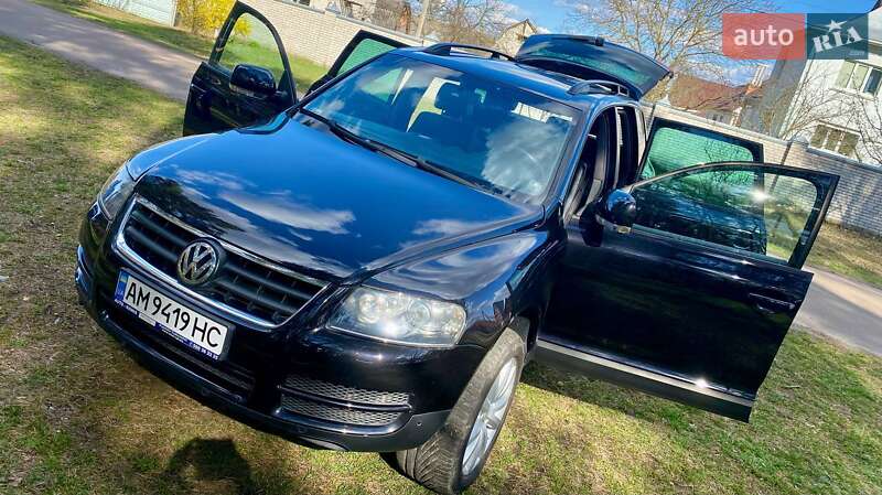 Внедорожник / Кроссовер Volkswagen Touareg 2006 в Житомире