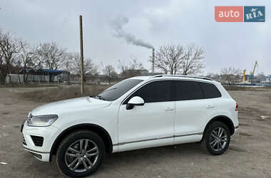Внедорожник / Кроссовер Volkswagen Touareg 2015 в Николаеве