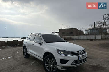 Внедорожник / Кроссовер Volkswagen Touareg 2015 в 