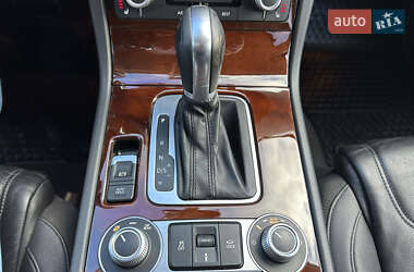 Внедорожник / Кроссовер Volkswagen Touareg 2015 в 