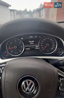Внедорожник / Кроссовер Volkswagen Touareg 2014 в 