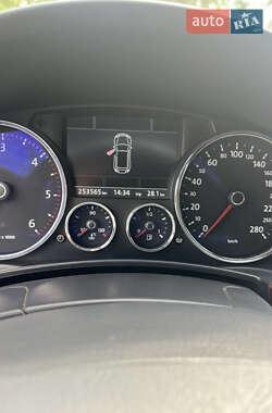 Внедорожник / Кроссовер Volkswagen Touareg 2010 в 