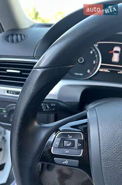 Внедорожник / Кроссовер Volkswagen Touareg 2014 в Полтаве